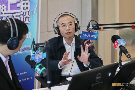 4月26日,上海市环保局局长寿子琪做客“2018民生访谈” 。 东方网 汪伟秋 摄